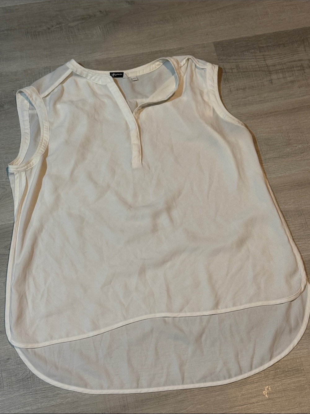 Reitmans Cream Sleeveless Notch-Neck Blouse